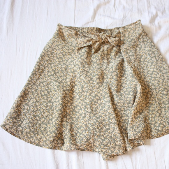 Express Pants - Vintage Express 90s Daisy Shorts Sz L